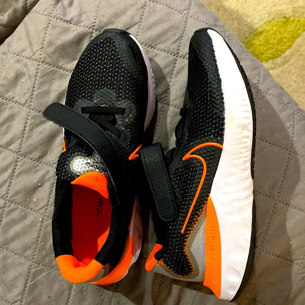 Nike Renew boys size 2 sneakers- rarely worn!